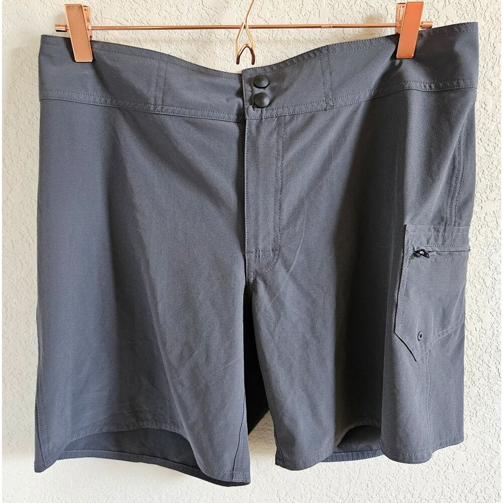 L.L.Bean Woman Size 12 Grey Hiking Shorts Flat Front Zip Pocket Outdoor Nature